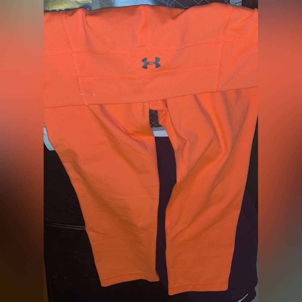 Offers! Women size small Under Armour Gear Leggings Yoga Pants fitted leggings
